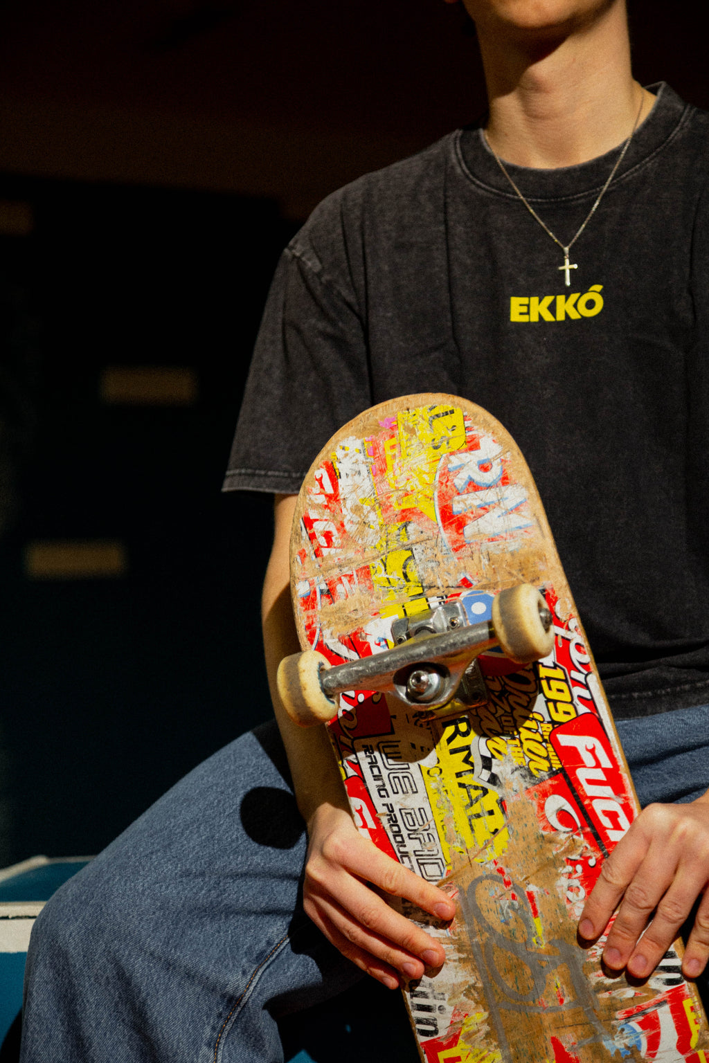 EKKÓ Ltd.Ed. NKH3D oversized tee, svart — framman, nærmynd