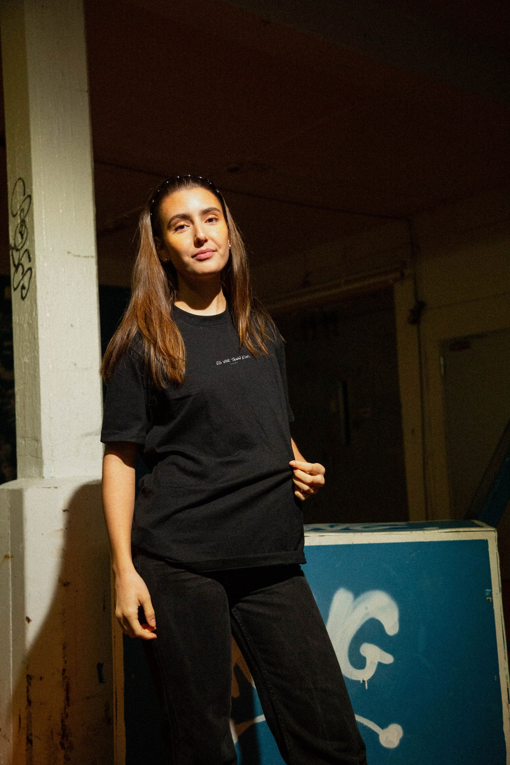 EKKÓ regular-fit t-shirt, svart — framman, kvinna, prent "Eg var tann eini."